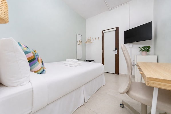 1 bedroom, desk, iron/ironing board, travel cot - Breezy Veranda Stay With City Views (San Juan)