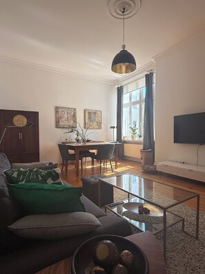 Smart TV, books