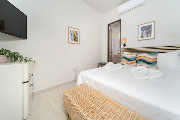 1 habitación, escritorio, tabla de planchar con plancha y wifi gratis