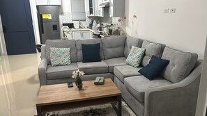 Smart TV - Comfy apartment in Havendale with great Amenities. (Kingston)