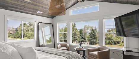 7 bedrooms, WiFi, bed sheets