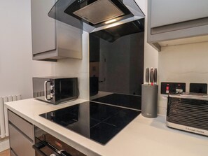 Dishwasher, cookware/dishes/utensils