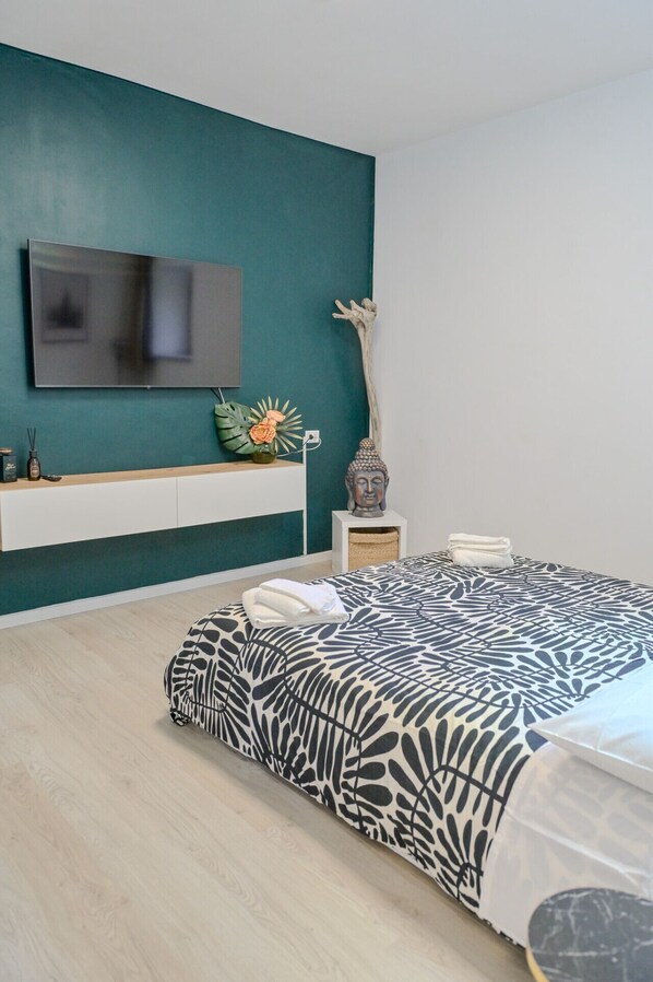 1 bedroom, WiFi, bed sheets