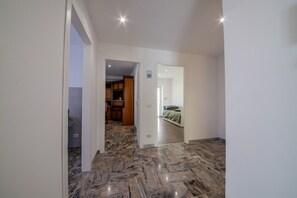 2 bedrooms, desk, WiFi, bed sheets