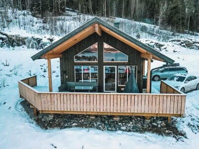 Cozy family-cabin with a five star view