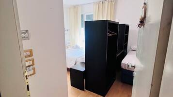 Quarto triplo básico | Wi-Fi de cortesia