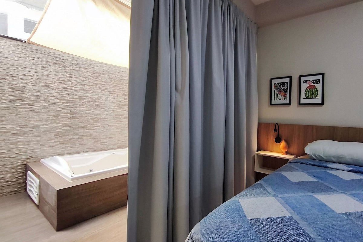 Deluxe Apartment | Free WiFi