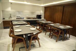 Restaurant - Hotel Sandal Tree Express (Noida)