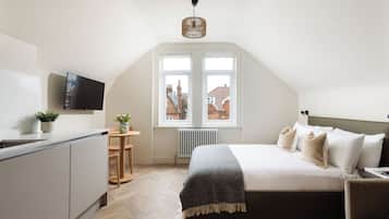 Classic Studio | Egyptian cotton sheets, premium bedding, blackout drapes, soundproofing