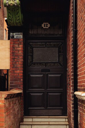 Exterior detail - FiveM West Hampstead - South (London)