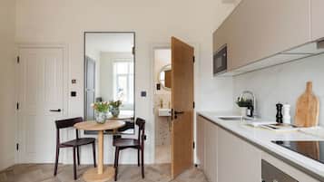 Classic Studio | Private kitchen | Fridge, microwave, oven, stovetop