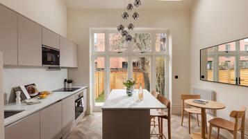 Gallery Apartment | Dining