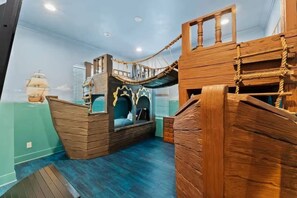 舒适独立别墅, 多间卧室, 私人游泳池 | 8 多间卧室、熨斗/熨衣板、免费 WiFi
