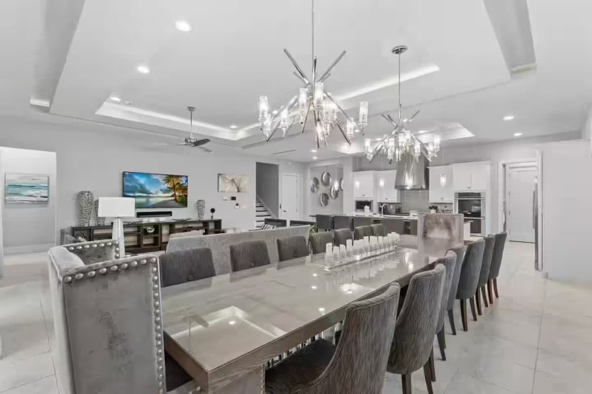 Comfort House, Multiple Bedrooms, Private Pool | In-room dining