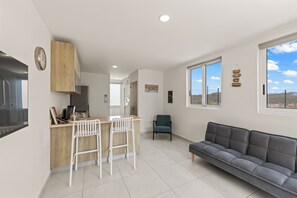 Apartment, Courtyard View | Living area