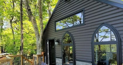Treehouse overlooking the lake