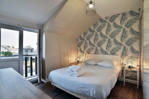 2 chambres, lit de bébé portatif, literie fournie