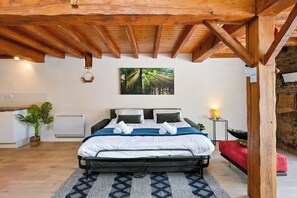 2 chambres, fer et planche à repasser, draps fournis