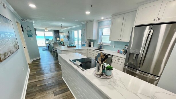 Coffee/tea maker, fridge, microwave, oven - Beachfront Bliss! Gulf Waves at The Palms #201 (Okaloosa Island)