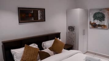 Apartment, Balcony, Garden View | 1 bedroom, in-room safe, desk, laptop workspace