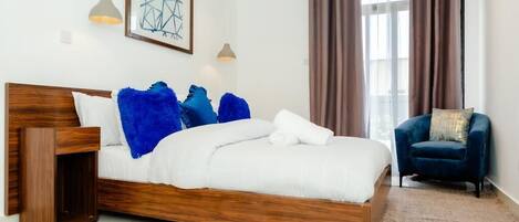 Appartement, balcon, vue sur le jardin | Coffre-fort, bureau, espace de travail pour ordinateurs portables