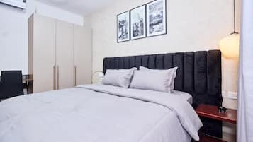 Deluxe Duplex, Balcony | 1 bedroom, in-room safe, desk, laptop workspace