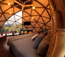 Escritorio, espacio para trabajar con un portátil, wifi gratis