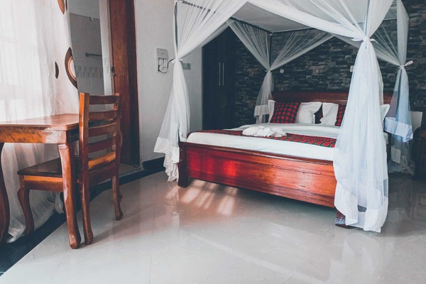 WiFi (free), bed sheets