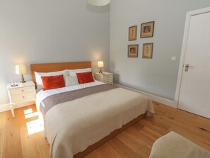 4 Schlafzimmer, individuell dekoriert, individuell eingerichtet