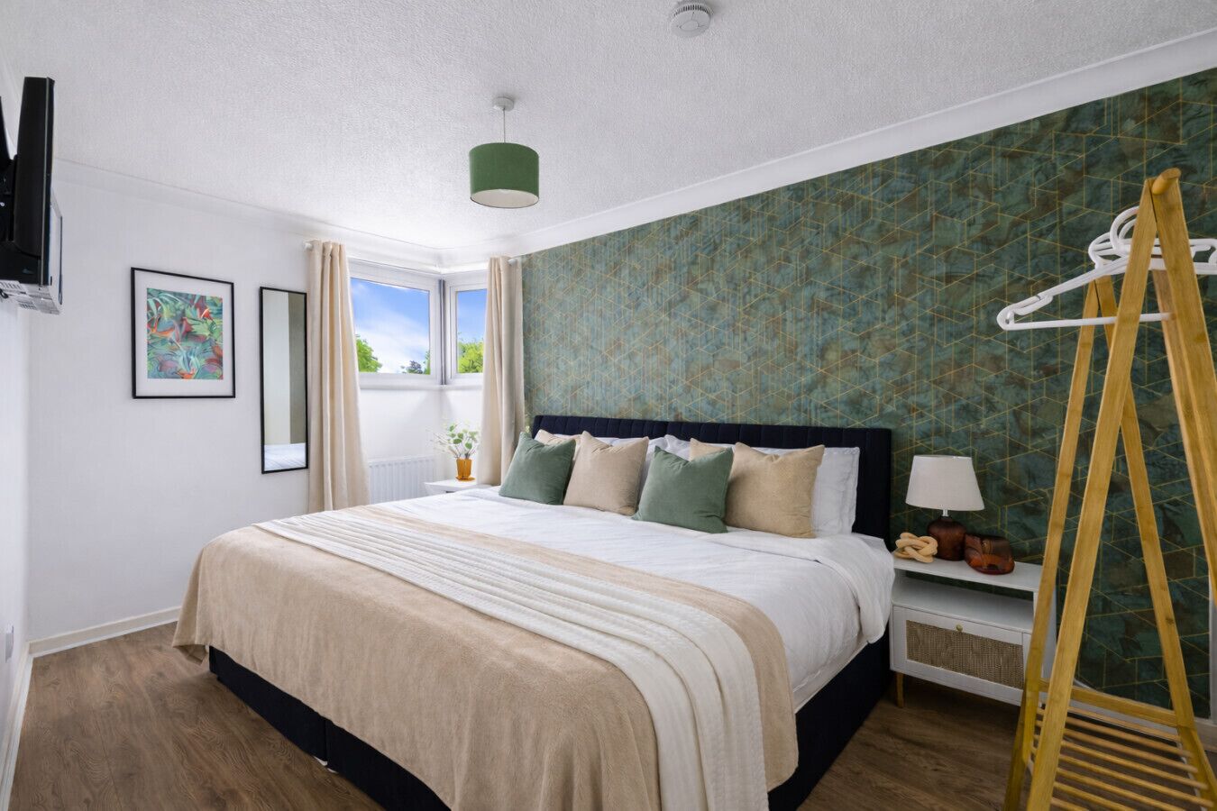 2 bedrooms, iron/ironing board, travel cot, free WiFi