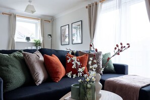 Smart TV - Stylish Home • Excellent Location • Free Parking • Fast WiFI • Smart TVs (Milton Keynes)