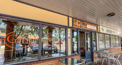 Stylish Home • Excellent Location • Free Parking • Fast WiFI • Smart TVs