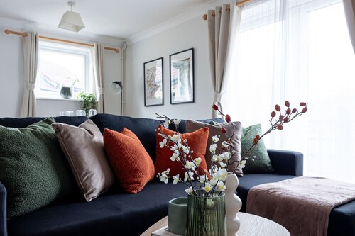 Stylish Home • Excellent Location • Free Parking • Fast WiFI • Smart TVs