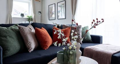 Stylish Home • Excellent Location • Free Parking • Fast WiFI • Smart TVs