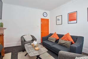 Smart TV - Stylish Home  • Sleeps 5  • FreeParking  • Garden (Sheffield)