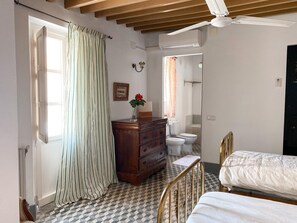 Villa | 4 bilik tidur, dilengkapkan perabot secara berasingan 