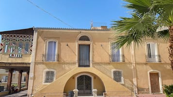 Villa | Exterior