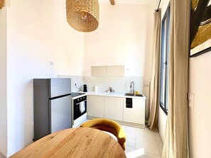 Fridge, oven, coffee/tea maker