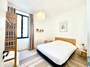 1 bedroom, internet, bed sheets