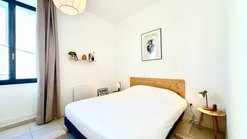 1 bedroom, internet, bed sheets