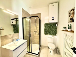 Douche, serviettes fournies