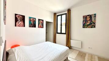 1 chambre, bureau, accès Internet, draps fournis