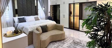 Deluxe Apartment, Balcony, City View | Bathroom