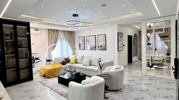 Deluxe Apartment, Balcony, City View | Living area