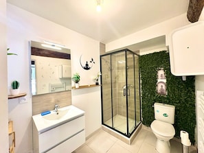 Shower, towels