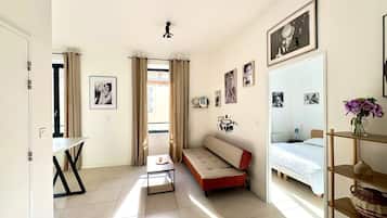 1 bedroom, internet, bed sheets