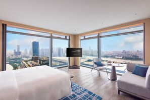 Suite, 1 King Bed, River View
