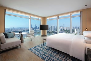 Suite, 1 King Bed, River View | Down duvets, minibar, in-room safe, blackout curtains - Courtyard By Marriott Guangzhou Pazhou (Guangzhou)