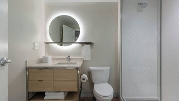Studio Suite, 2 Queen Beds | Bathroom