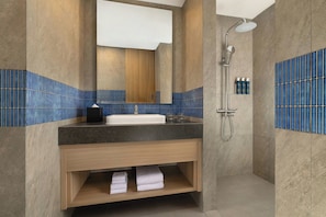 SĂšche-cheveux, chaussons, bidet, serviettes fournies